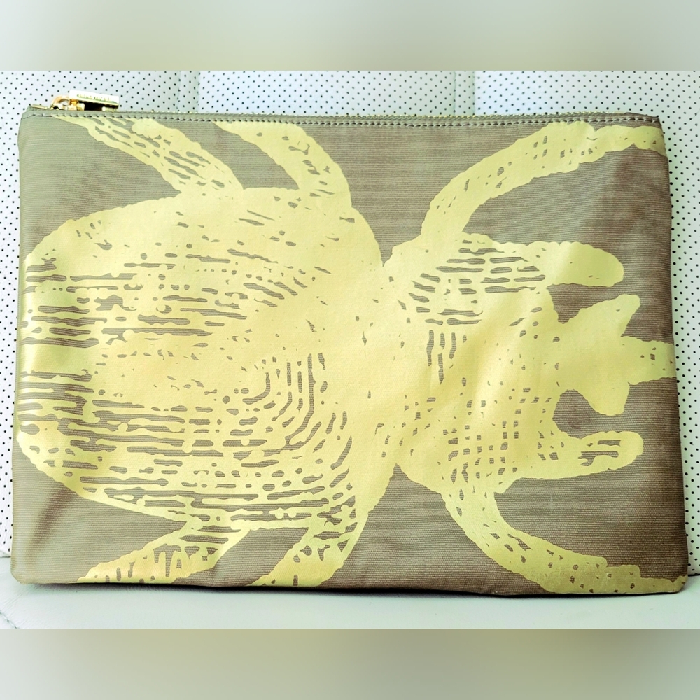 India Hicks clutch